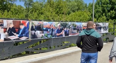 На скандальном мосту в белгородской Ливенке разместили фотографии местных чиновников из Италии