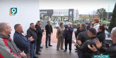 Карла Лоора перевели из СИЗО под домашний арест. В Старом Осколе его встретили с цветами