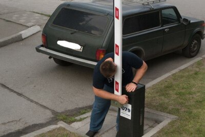 Сломали или открыли проезд спецтехнике? В Белгороде по просьбе жильца испортили шлагбаумы во дворе многоэтажки