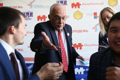 В Белгороде Александр Друзь наградил победителей спортивной версии ЧГК