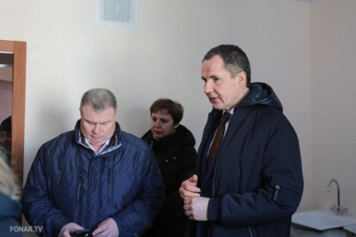 Уехавшим из обстреливаемых сёл белгородцам начали показывать их будущие квартиры