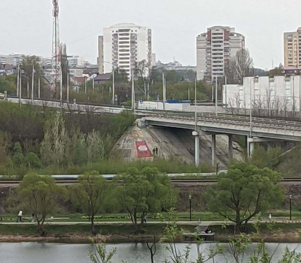 В Белгороде под мостом нарисовали свастику