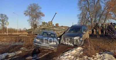 В Борисовском районе военная техника повредила две машины
