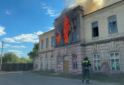 Дети подожгли заброшенное здание школы в Старом Осколе