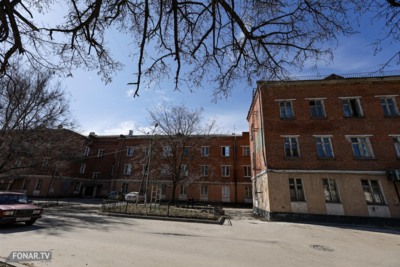 Белгородцы из аварийного общежития начали получать ключи от новых квартир