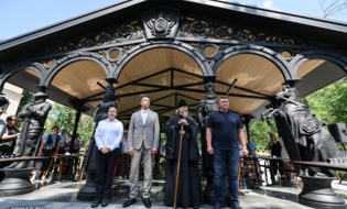 В Белгороде открыли необычную шахматную беседку