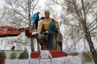 В Белгородском районе молодёжные активисты реконструировали памятник воинам, погибшим в годы Великой Отечественной войны