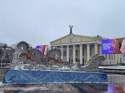 Новогоднюю ёлку на Соборной площади Белгорода откроют позже