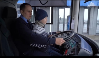 Министр просвещения «дал порулить» юному белгородцу