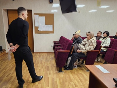 ​Жителям аварийного дома в Белгороде пообещали переселение к июню и показали квартиры