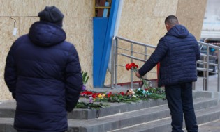 Помним. Стихийный мемориал в память о погибших при обстреле Белгорода