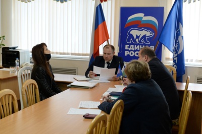 Депутат областной думы Владимир Евдокимов провёл третий личный приём граждан*