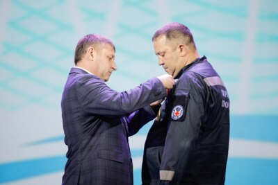 Александр Шуваев наградил 38 белгородских медиков накануне Дня медработника 