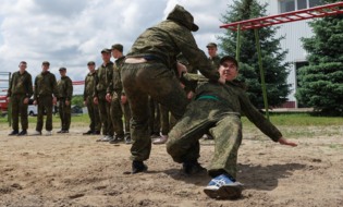 «Армата». Как белгородских подростков на экспресс-курсах учат начальным военным навыкам