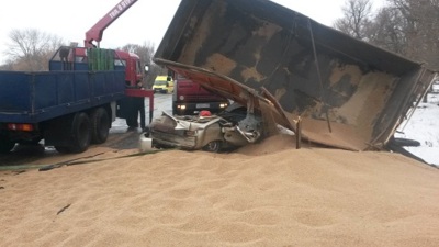 В Валуйском районе водителя легковушки убило грузовым прицепом