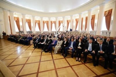 Бывшего белгородского губернатора Савченко заметили в первом ряду на представлении Шуваева