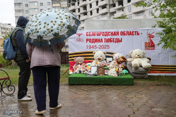 «Девочка Аврора у меня в глазах стоит». Как живут в доме на Щорса 55А спустя год после обрушения подъезда, где погибли 17 человек