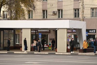 Строители смонтировали остановку «Свято-Троицкий бульвар» в Белгороде