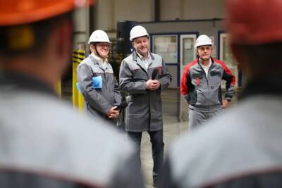 Александр Шуваев посетил «ОМК Энергомаш» и анонсировал 837 миллионов рублей на дороги Белгорода