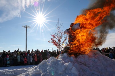 Блины под бой подушками. Как в Яблоновской крепости провожали зиму с огнём и хороводом