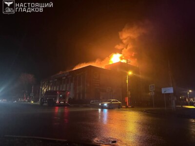 В Короче после атаки беспилотников загорелся торговый центр