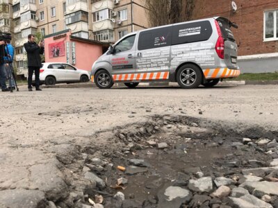 ​«Никакой дороги нет — прифронтовая полоса». В Белгороде активисты ОНФ проверили качество дорог