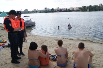 ​В Белгороде спасатели вытащили из воды тонущего ребёнка