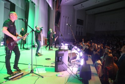 Терпение и рок. В Белгороде на День православной молодёжи выступила группа «25/17»