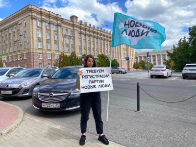 В Белгороде сторонники партии «Новые люди» организовали серию пикетов у здания правительства 
