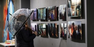 В Белгороде открыли необычную фотовыставку «Человек дождя»