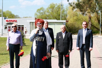 Секретарь шебекинского отделения «Единой России» пришла в платье PARTY на траурный митинг