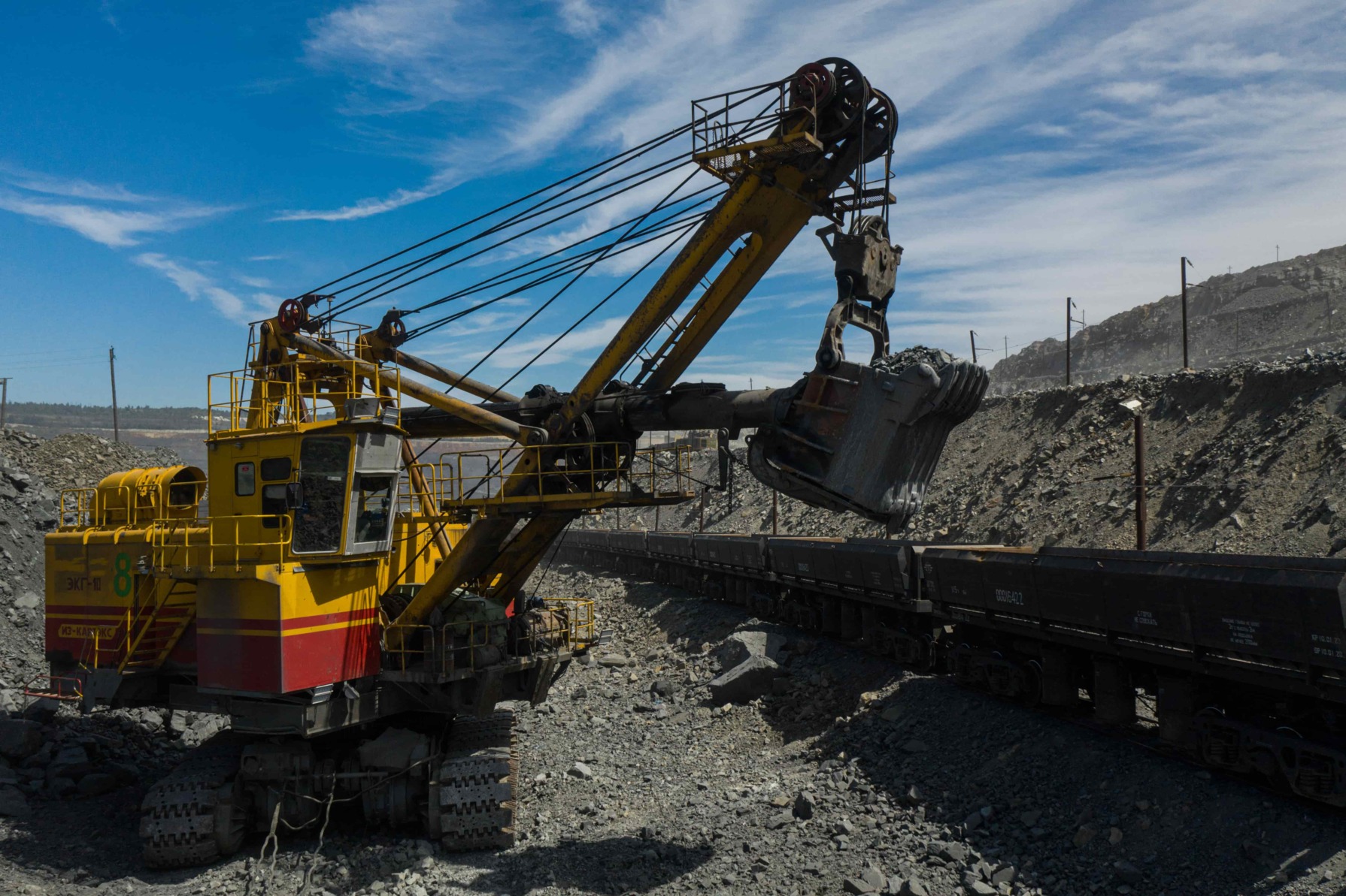 На Лебединском ГОКе добыли двухмиллиардную тонну железной руды*