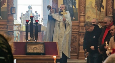 Белгородский губернатор пришёл на панихиду по убитому военным в Новой Таволжанке 