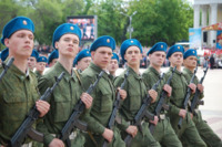 Участники праздничного парада, фото Валдимира Корнева