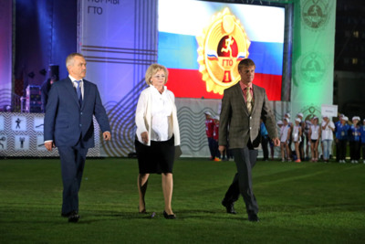 Виталий Мутко поблагодарил губернатора Евгения Савченко за организацию фестиваля ГТО