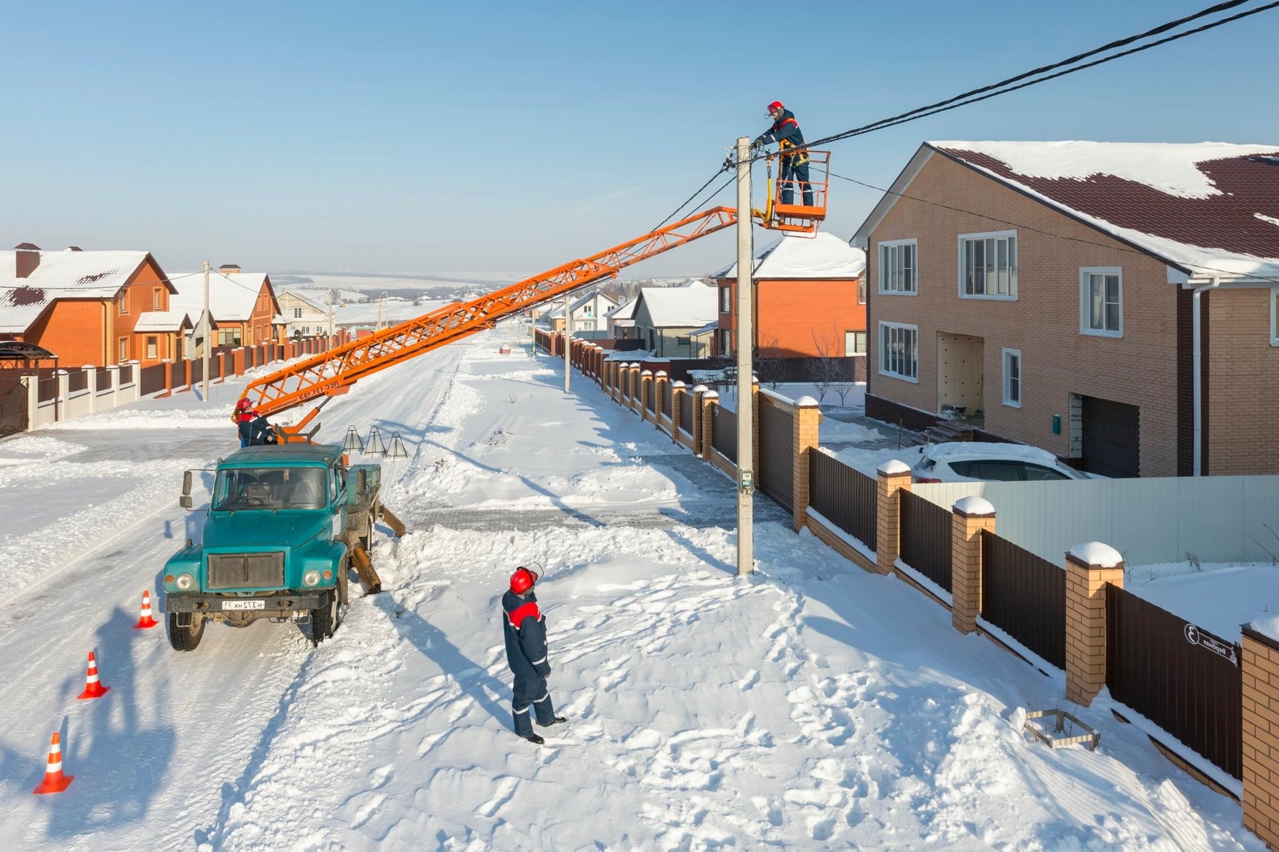 В Белгородской области за год к электросетям подключили более 1,2 тысячи участков ИЖС