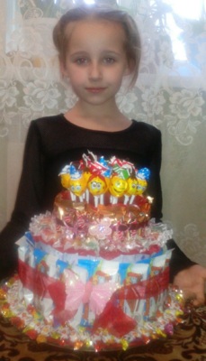 Торт из конфет белгородской школьницы отметили в проекте «Поколение М»