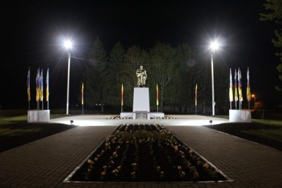 Белгородские энергетики сделали современную подсветку памятников в Борисовке и Валуйках