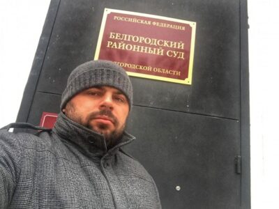 «300 тысяч рублей нравственных страданий». В суде прошло первое заседание по иску проректора «Технолога» против блогера Лежнева