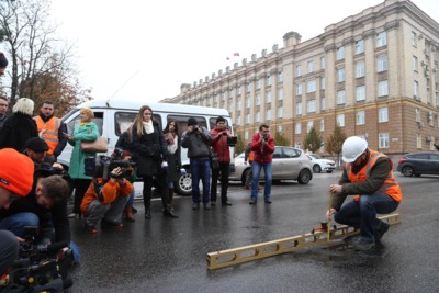 ​В Волоконовском районе активисты ОНФ проверят ремонт дороги с ямами