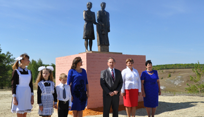 В Белгородской области открыли памятник школьникам