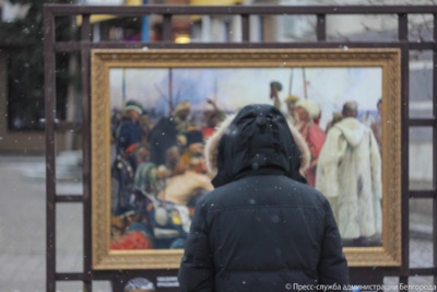 На белгородском Арбате открылась выставка репродукций картин Русского музея