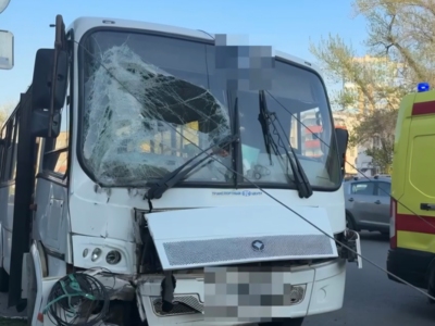 В Белгороде автобус врезался в столб
