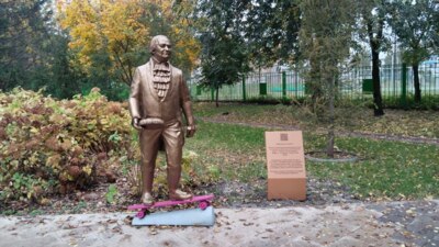 ​В парке Ленина в Белгороде нашли ошибки на табличках возле контактных скульптур