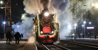 Дед Мороз приехал в Белгород на ретропоезде
