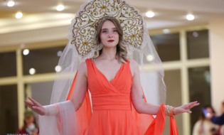 Yalangoch ukrainalik ayol yulduzlar