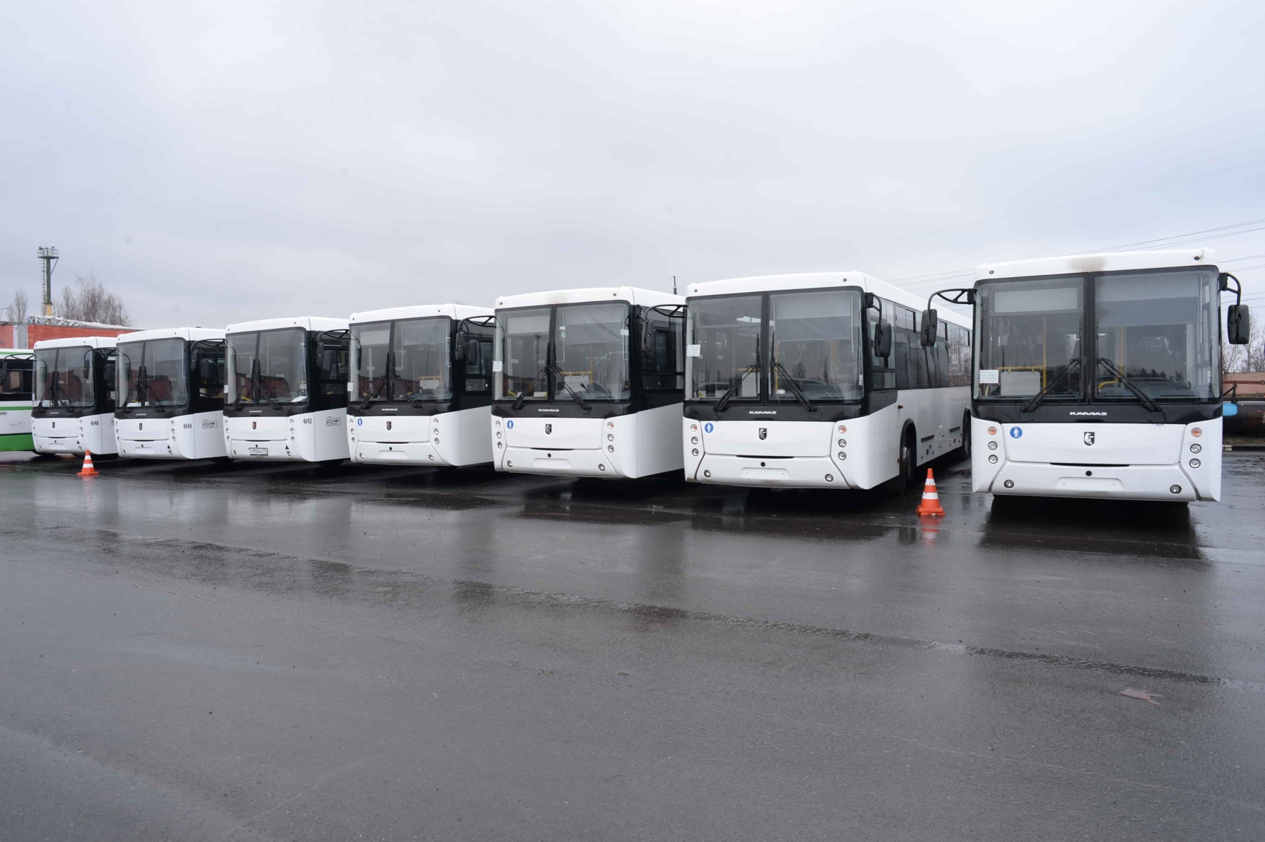 В автопарке Лебединского ГОКа появились семь новых автобусов НЕФАЗ*