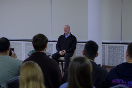 «Не бойтесь своей черноты, но не живите ею». О чём Андрей Скоч говорил с участниками семинара «Новое поколение»