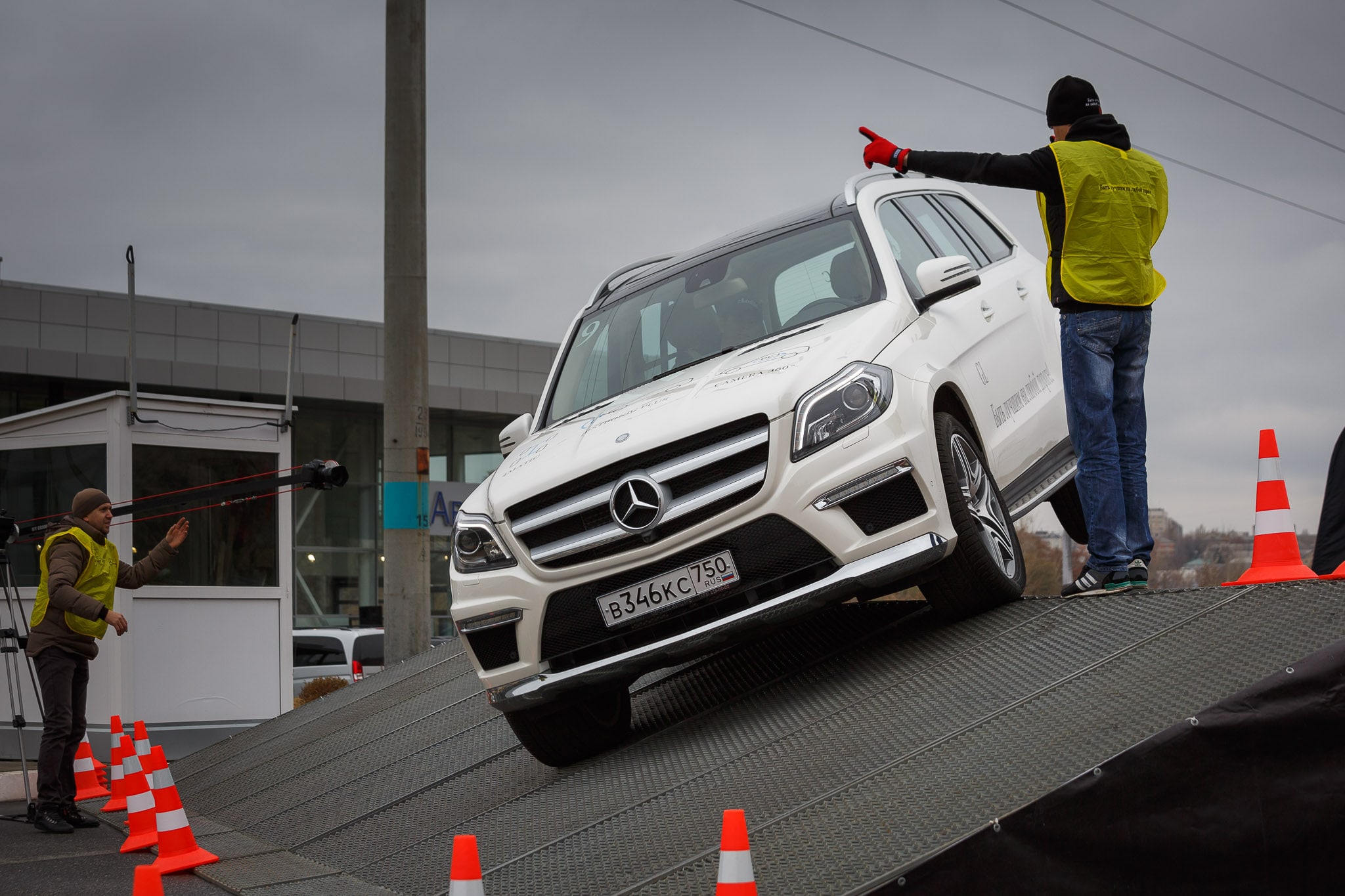 Автомобиль из проверенных рук. Почему покупать авто с пробегом безопаснее у  дилера — FONAR.TV