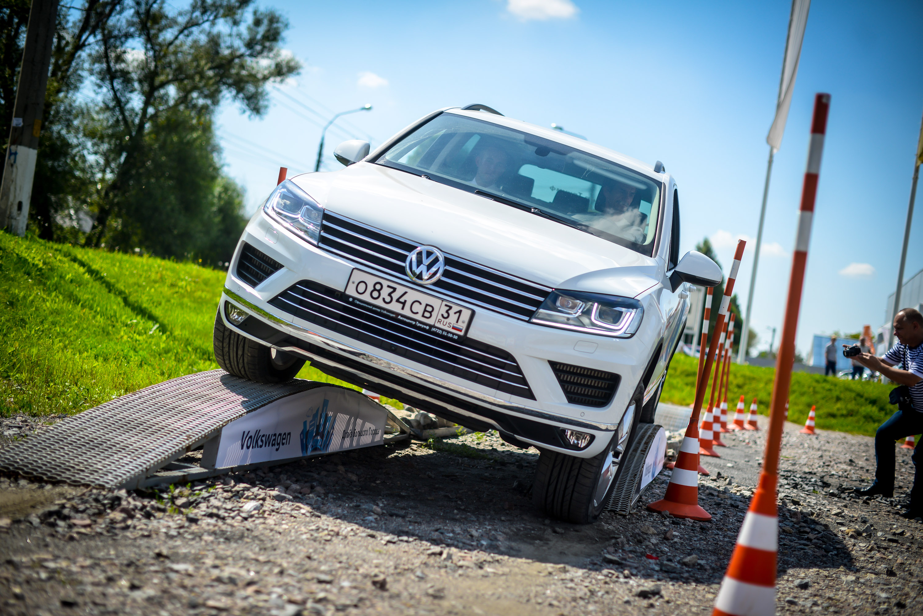 Автомобиль из проверенных рук. Почему покупать авто с пробегом безопаснее у  дилера — FONAR.TV